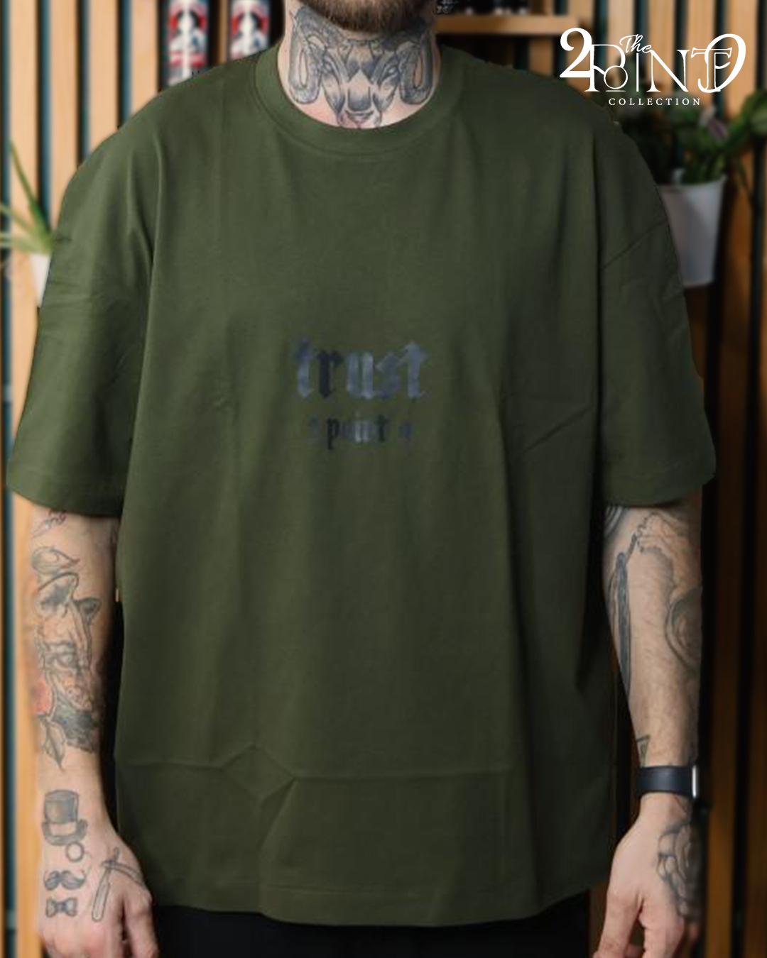 Coupe oversize. Épaules tombantes. Grammage épais 220 g/m². coupe unisex