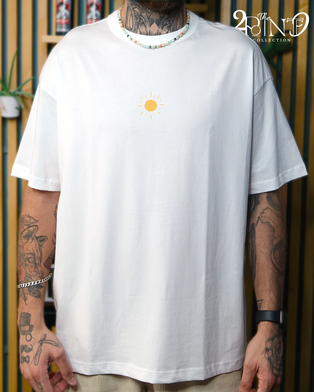 Coupe oversize. Épaules tombantes. Grammage épais 220 g/m². coupe unisex